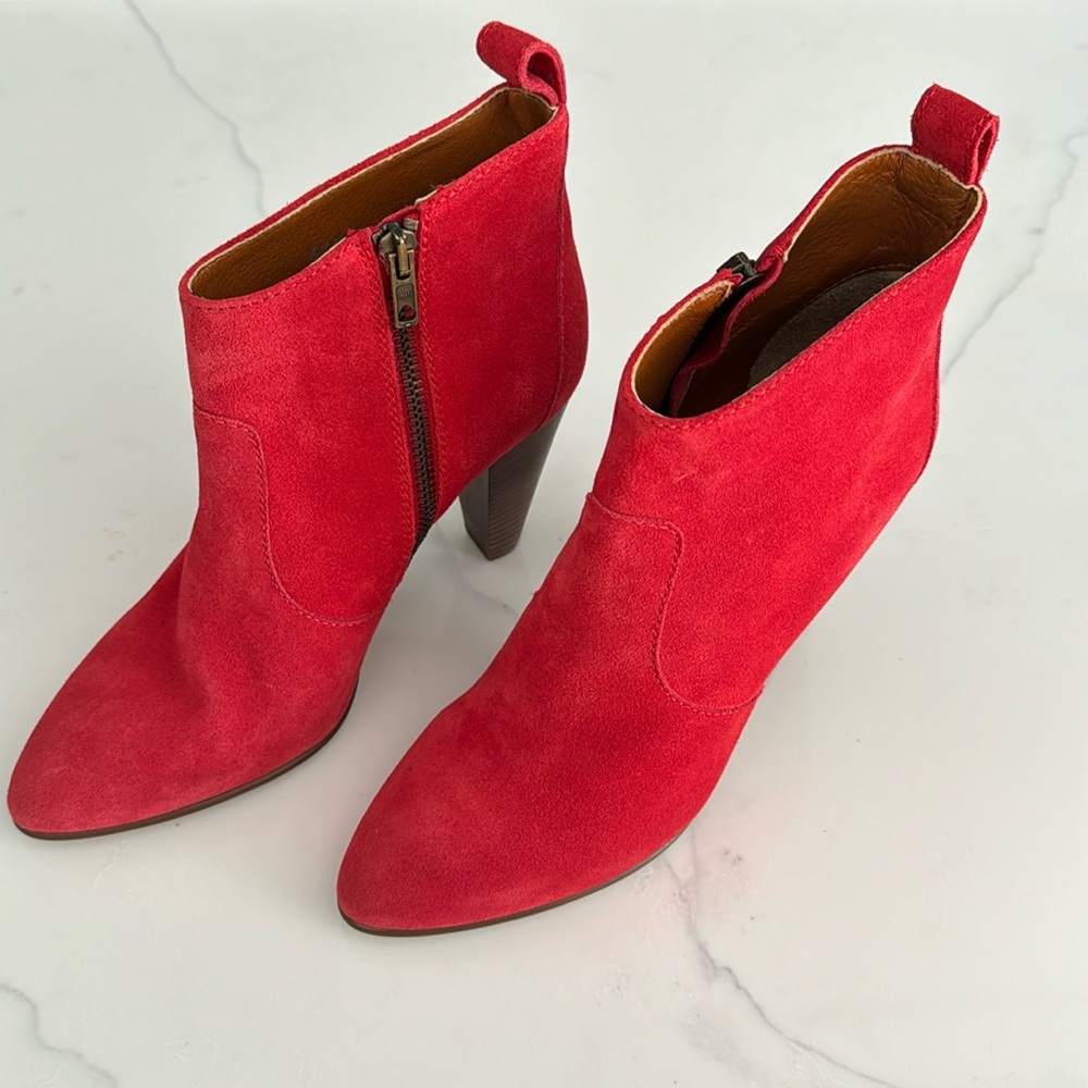 1937 Footwear booties. Red suede. Size 7 1/2. Md in Italy.